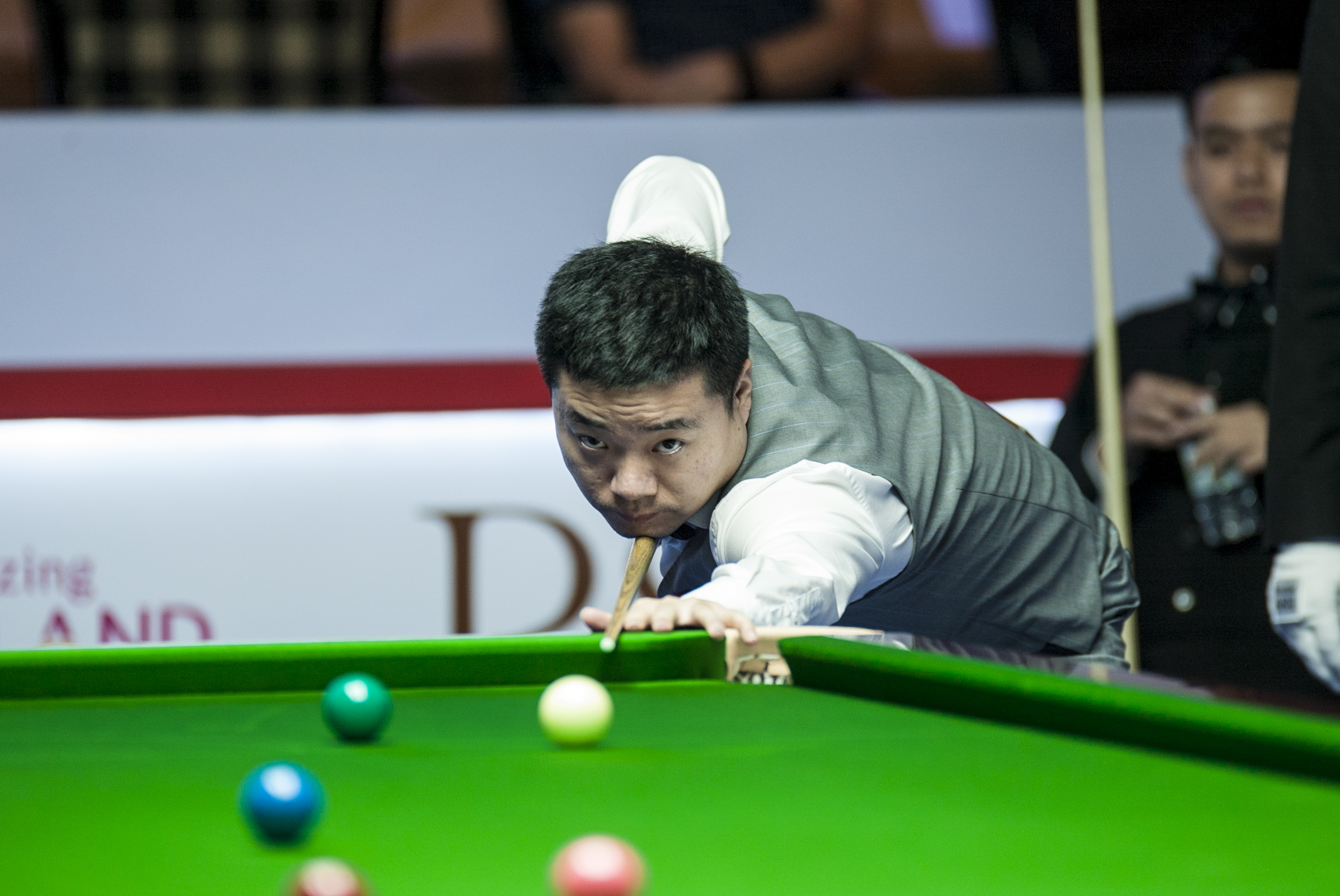 比拼以利物 比拼以利物