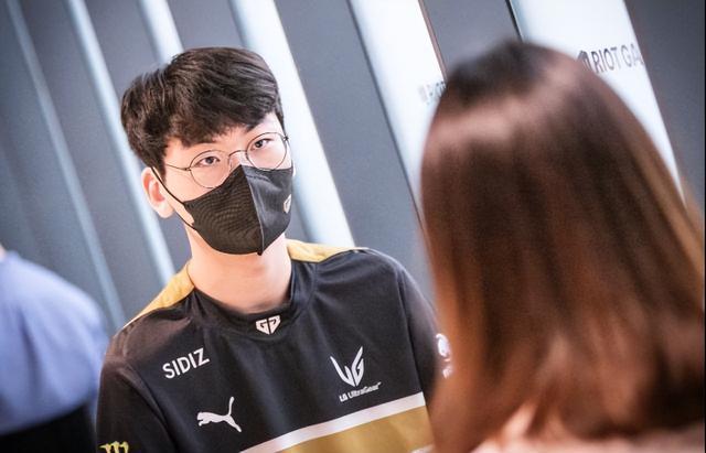 在赛场上表 在赛场上表