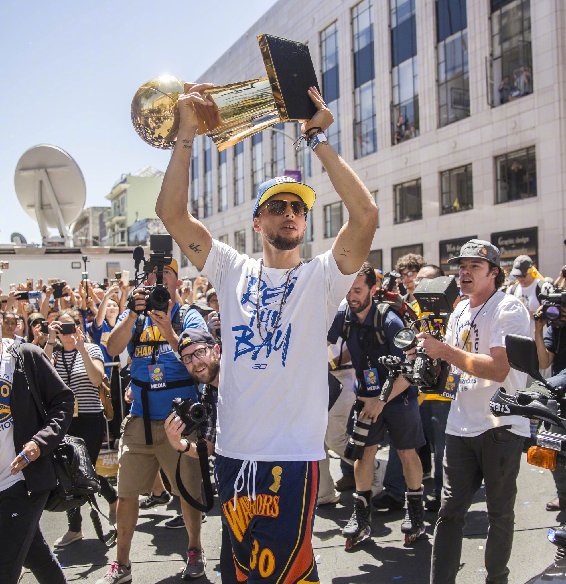 的表现尤为 的表现尤为